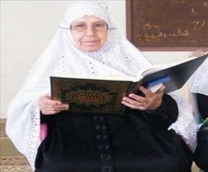 عجوز من باتنة تضرب الأمثال للشباب في قوة الإرادة وحفظ كتاب الله