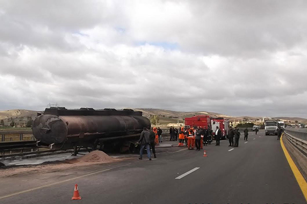 حادث مميت بعين الدفلى إثر اصطدام بين شاحنة و9 سيارات