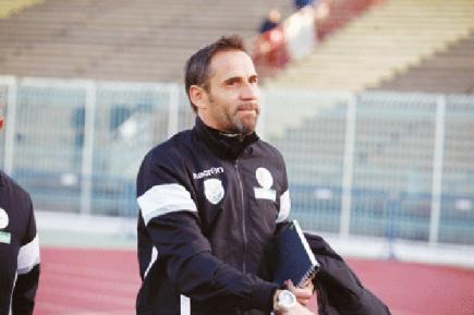 أنصار شبيبة سكيكدة يطالبون ببقاء المدرب 