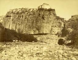 Les morts du Rocher de Constantine ou l'histoire détournée