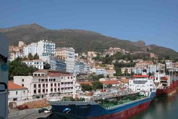 L'ambiance nocturne bat son plein                                    BEJAIA