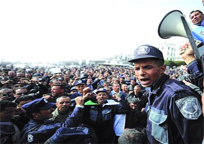 Attestations d'honneur à 69 agents admis à la retraite à Oran