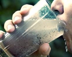 مياه مليئة بالأتربة والروائح الكريهة تضخها حنفيات مرسى الحجاج بوهران                                    السكان طالبوا بإيفاد لجنة تحقيق لمعاينة حجم الكارثة