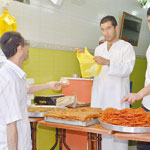 تغزو الأحياء وتشوّه العمران بعين تموشنت                                    يعتبرها الشباب البطال مصدر دخل في رمضان