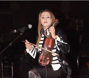 Les dérives d'une chanteuse                                    ZINA DAOUDIA AU THEÂTRE DE VERDURE D'ORAN