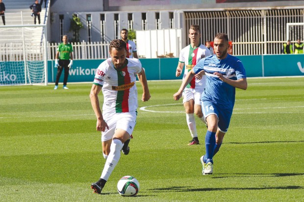 Le Mouloudia relance la course au titre