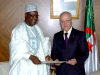 Mourad Medelci reçoit le nouvel ambassadeur du Nigéria, Haruna Ginsau
