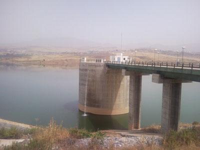 «Un arrêt ordinaire pour des raisons de maintenance»                                    Abdelmalek Sellal inspecte le barrage de Beni Haroun