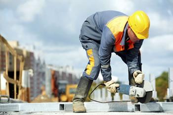 Manoeuvres dans la journée et voleurs la nuit