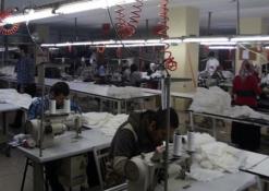 تسويق الألبسة التركية بنصف الثمن للجزائريين بداية من 2013                                    شراكة جزائرية تركية لإنجاز مجمّعين صناعيين للنسيج ببجاية وغليزان