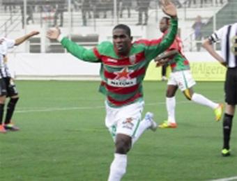 مولودية العاصمة تتفوق بصعوبة على نادي بارادو في أولى مبارياتها الودية
