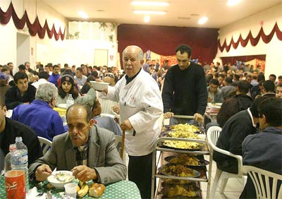 Un f'tour avec les démunis, et des repas pour les détenus