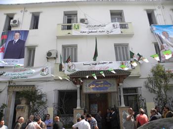 Les contestataires de l'Est ne lâchent pas prise                                    CRISE DU FLN