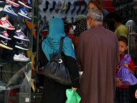 Les ménages oranais en quête d'occasions                                    Vêtements de l'Aïd