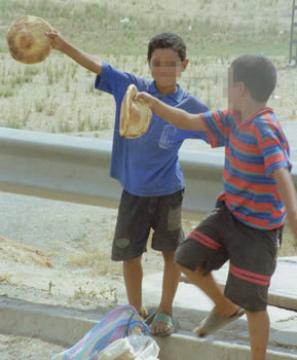 Les enfants de la galette                                    EXPLOITATION DES MINEURS DURANT LE MOIS SACRE EN ALGERIE