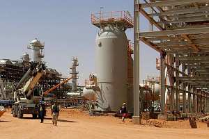 عمال جزائريون بشركة أمريكية يحتجون في إيليزي