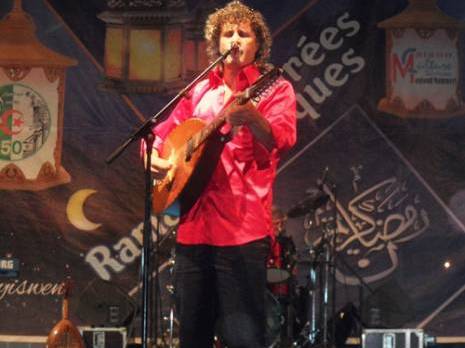 spectacle envoûtant avec Ali Ferhati                                    Animation nocturne à Tizi Ouzou Spectacle