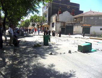 قسنطينة شبه مشلولة جراء تداعيات الاحتجاجات الأخيرة                                    قطاع طرق استغلوا انتفاضة الكهرباء للابتزاز والنهب