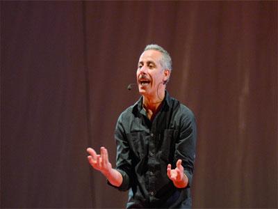 Abdelkader Secteur, un déclencheur de fous rires                                    L'humoriste a donné un show à Kheimatkoum Djezzy au Hilton