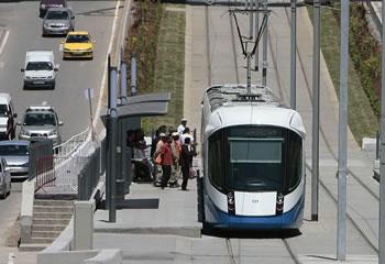 Neuf nouveaux tramways sur rails                                    TRANSPORT EN COMMUN