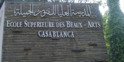 تسليم تجهيزات لطلبة المدرسة العليا للفنون الجميلة