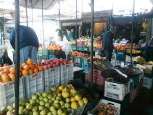 سوق أهراس.. لهيب الأسعار لم يكبح التهافت الكبير على المنتجات بالأسواق