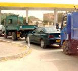 أزمة الوقود تعود إلى تلمسان                                    ازدحام وطوابير أمام المحطات منذ السحور