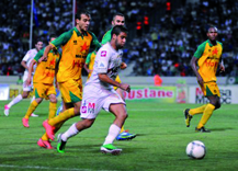 Dernière ligne droite pour les Canaris                                    Football, JS Kabylie- OC Khouribga ce soir en amical