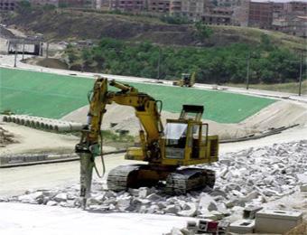 مشاريع كبرى تخنق قسنطينة حوّلتها إلى ورشة مفتوحة                                    الجسر العملاق.. الترامواي ونفق سيدي مبروك