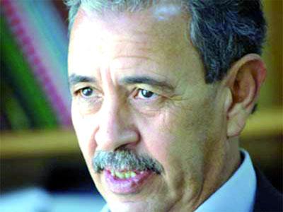 Pouvoir-élite, une méfiance pas forcément réciproque                                    Universitaires et écrivains abordent le rapport