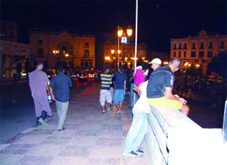 Un monde parallèle                                    Virée nocturne à Alger