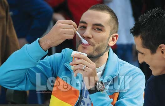 Meghni : «Je regrette d'avoir mangé en plein Ramadhan à cause des matchs»