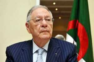 Le FLN perd trois sièges