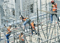 Dans des conditions autrement plus difficiles                                    Ces travailleurs qui ont jeûné loin de chez eux