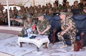 الفريق قايد صالح يواصل زيارته للناحية العسكرية الرابعة بورقلة