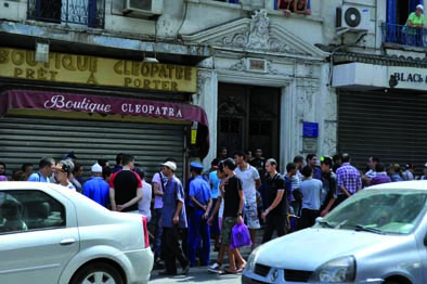 Les habitants de la rue Didouche en colère                                    Les émeutes de « l'électricité » se propagent à Alger