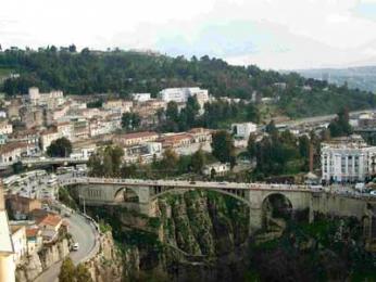 البؤس والحرمان مظاهر تطبع يوميات أولاد رحمون بقسنطينة                                    ضواحيها تعيش حياة بدائية جراء التهميش والإهمال