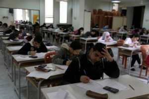 مع اقتراب موعد الامتحانات... كيف تساعد ولدك في تخطي الضغط النفسي؟