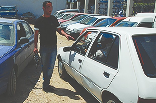Une place de stationnement à 100 DA