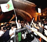 Retour triomphal de Taoufik Makhloufi à Alger