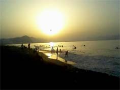 Rush sur les plages le soir                                    Oran; canicule et jeûne