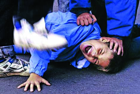 La violence se banalise                                    Société