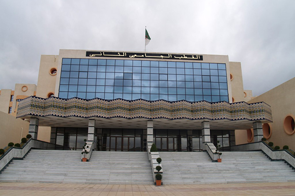 موظفون متهمون بنهب مليار سنتيم في رحلات وهمية للطلبة بتلمسان