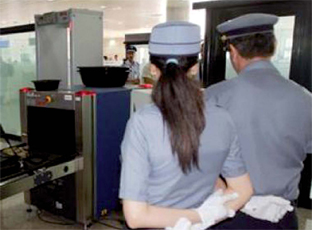 هذه هي تفاصيل قضية اختلاس إطارات الجمارك بميناء وهران                                    تسع وعشرون متهما من بينهم 4 ضابطات رقابة جمركية