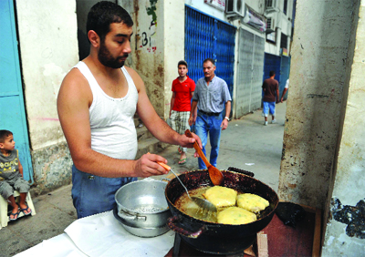 Chaleur accablante, coupures d'électricité, manque d'eau et troubles à l'ordre public