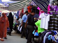 Les ménages oranais en quête d'occasions                                    Vêtements