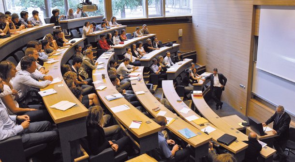 École préparatoire des sciences économiques de Tlemcen: Le personnel enseignant et administratif en grève