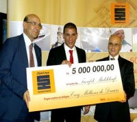 Le champion olympique Taoufik Makhloufi honoré par Sonatrach