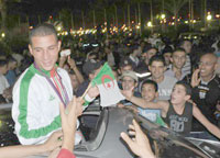 Une cérémonie a été organisée hier soir à l'hôtel El-Aurassi                                    Taoufik Makhloufi honoré par la Sonatrach