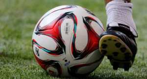 وفاة لاعب جزائري سابق بنادي باريس إثر تسمم بفندق في تايلاندا